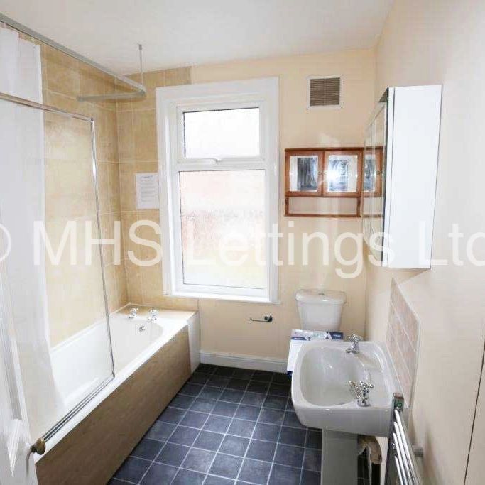 7 Vicarage Terrace, Leeds, LS5 3HL - Photo 1