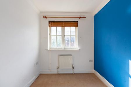 4 bedroom semi-detached house to rent - Photo 4