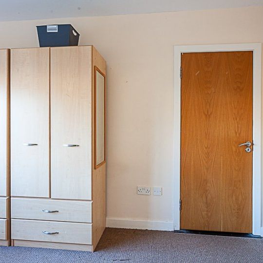 Room in 5-bedroom apartment in Ballymun, Dublin - Photo 1