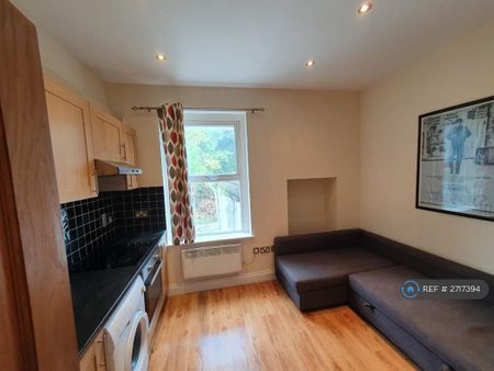 Studio to rent - Photo 3