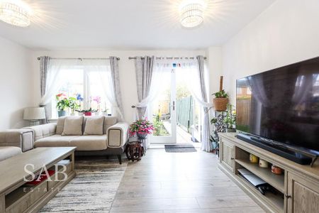 3 bedroom semi-detached house to rent - Photo 2