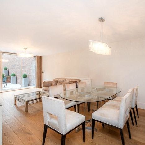 A spacious duplex apartment of approximately 1,078 square feet - Photo 1