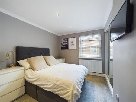 2 bedroom ground floor flat to rent - Photo 2