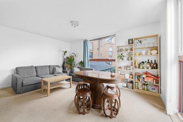 2 bedroom flat to rent - Photo 1