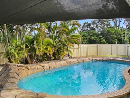 FAMILY HOME WITH POOL - Photo 5