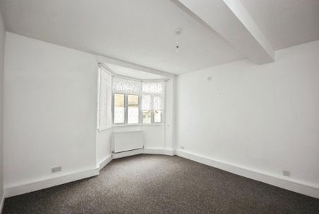 3 bedroom flat to rent - Photo 3