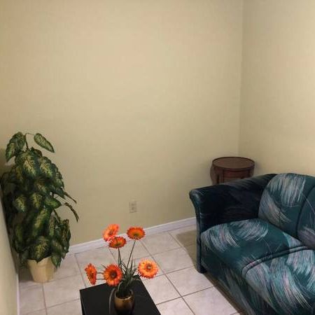 Newly Renovated Furnished 1 Bedroom Basement Apt - Photo 1