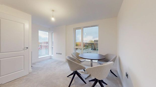 4 bedroom semi-detached house to rent - Photo 1