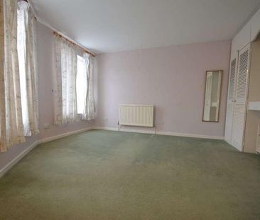 Newhaven Crescent, Ashford, TW15 - Photo 2