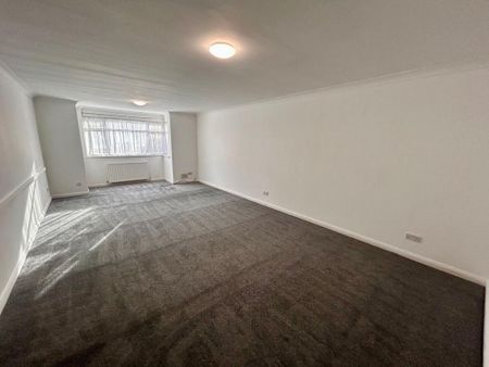 4 bedroom semi-detached house to rent - Photo 2