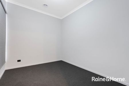 Brand new Family Home in Cranbourne East - $600/week - Photo 4