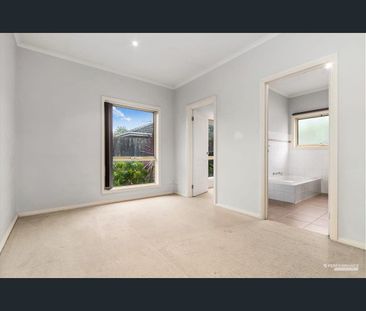Private Living Near the Coast - Photo 3