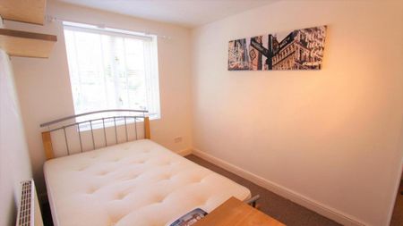 1 bedroom in a house share to rent - Photo 3