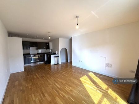 2 bedroom flat to rent - Photo 2