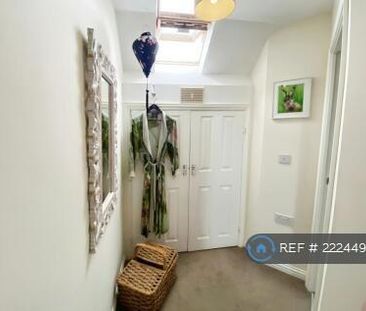 3 bedroom semi-detached house to rent - Photo 2