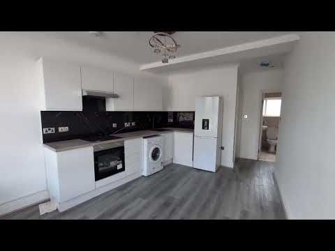 3 Bed Flat, Heathview Road, CR7 - Photo 1
