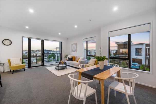 Sunny Corner Home - Photo 1