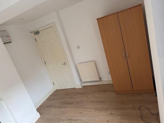 1 Bed Bungalow, Mellison Road, SW17 - Photo 1