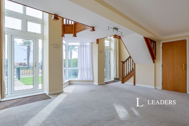 2 bedroom apartment to rent Moriconium Quay, Lake Avenue, Poole, BH15 - Photo 1