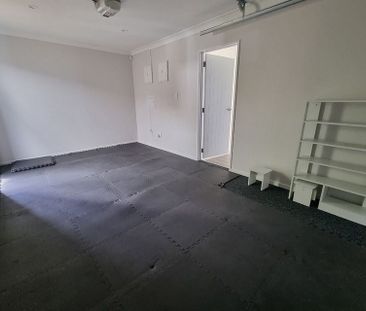 Nice and Clean 4-bedroom house in Massey - Photo 5