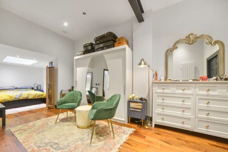 Armoury Court, Artillery Lane, E1 - Photo 2