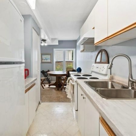 For Lease - 9 ACACIA Avenue Unit# 2, New Edinburgh - Lindenlea, Ontario - Photo 5