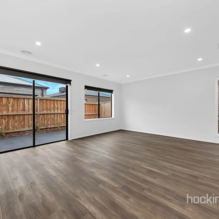 BRAND NEW COSY FAMILY HOME IN HEART OF ROCKBANK - Photo 1