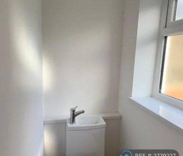 4 bedroom terraced house to rent - Photo 6