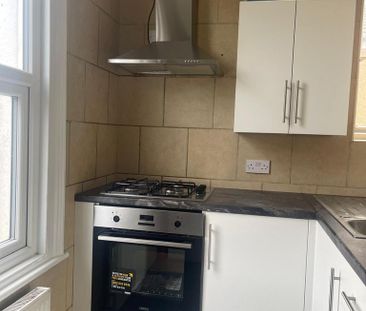 3 bedroom flat to rent - Photo 2