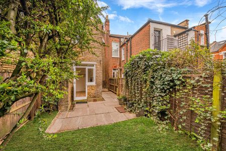 1 bedroom ground floor flat to rent - Photo 3