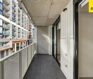 Modern Apartment in the heart of Tuggeranong - Photo 3