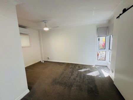 33 Soudan Street, Bardon QLD, Belconnen - Photo 2