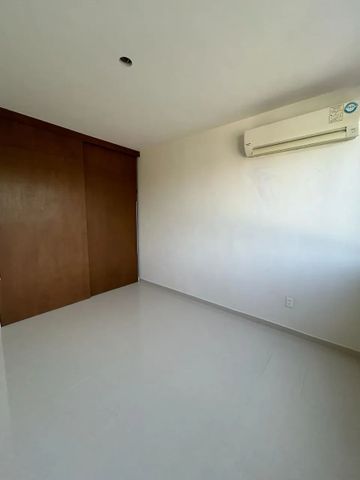 CASA DE DOS PISOS EN RENTA EN TEMOZON NORTE - Foto 4