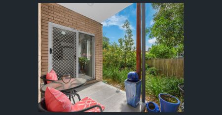 Bright, Modern & Ideally Located - Your Perfect Capalaba Home - Photo 2