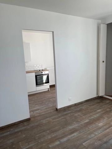 Appartement à louer F2 à Mons-en-Baroeul - Photo 2