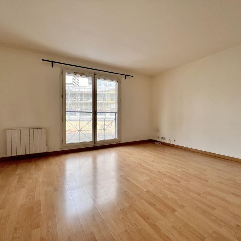Location Appartement 2 pièces 47m² PARIS 19ème - Photo 1