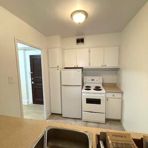 Studio - Westmount - $1,200 /mo - Photo 1