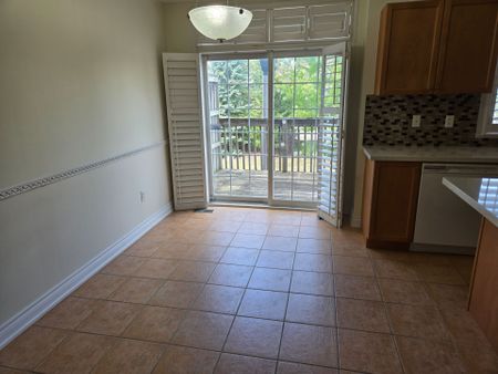 For Lease - 10 Post Oak Drive Unit# 2, Richmond Hill, Ontario - Photo 3