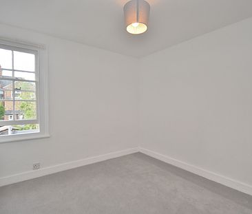 2 bedroom mid terraced property to rent, - Photo 3