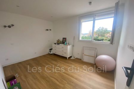 Location appartement 4 pièces 71 m² Hyères - Photo 3