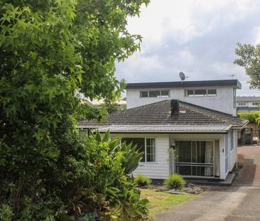 Beautiful in Mangere Bridge - Photo 2