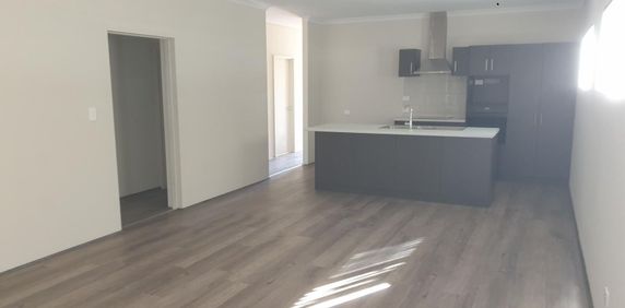 AS NEW 4 BEDROOMS, 2 BATHROOMS - Photo 2
