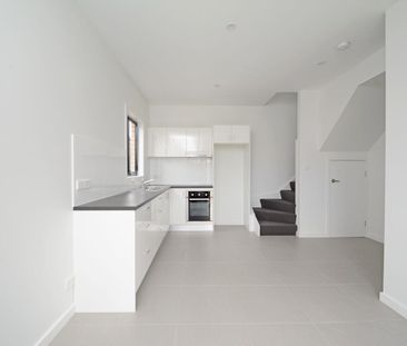 Modern Two Bedroom Flat - Photo 2