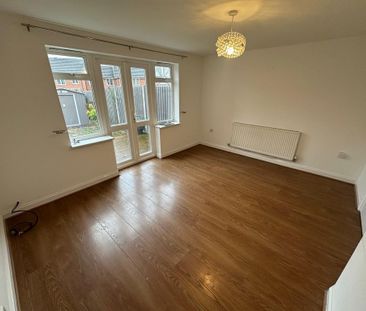 3 bedroom mews to rent - Photo 5