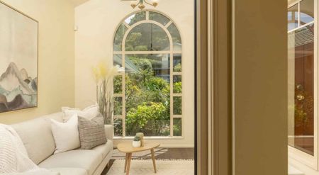 Spacious, Sun-Filled, Fully Fences Family Home - Photo 4