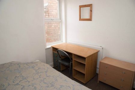 5 bed Semi-Detached House for Rent - Photo 5