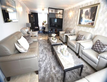 4 Bedroom Detached To Let - Photo 3