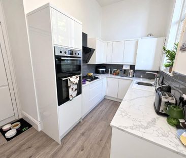 4 bedroom flat to rent - Photo 6