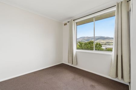 Immaculate 3 Bedroom Home - Photo 4