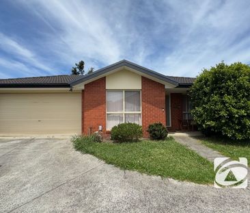 PERFECTLY LOCATED FAMILY HOME - Photo 2